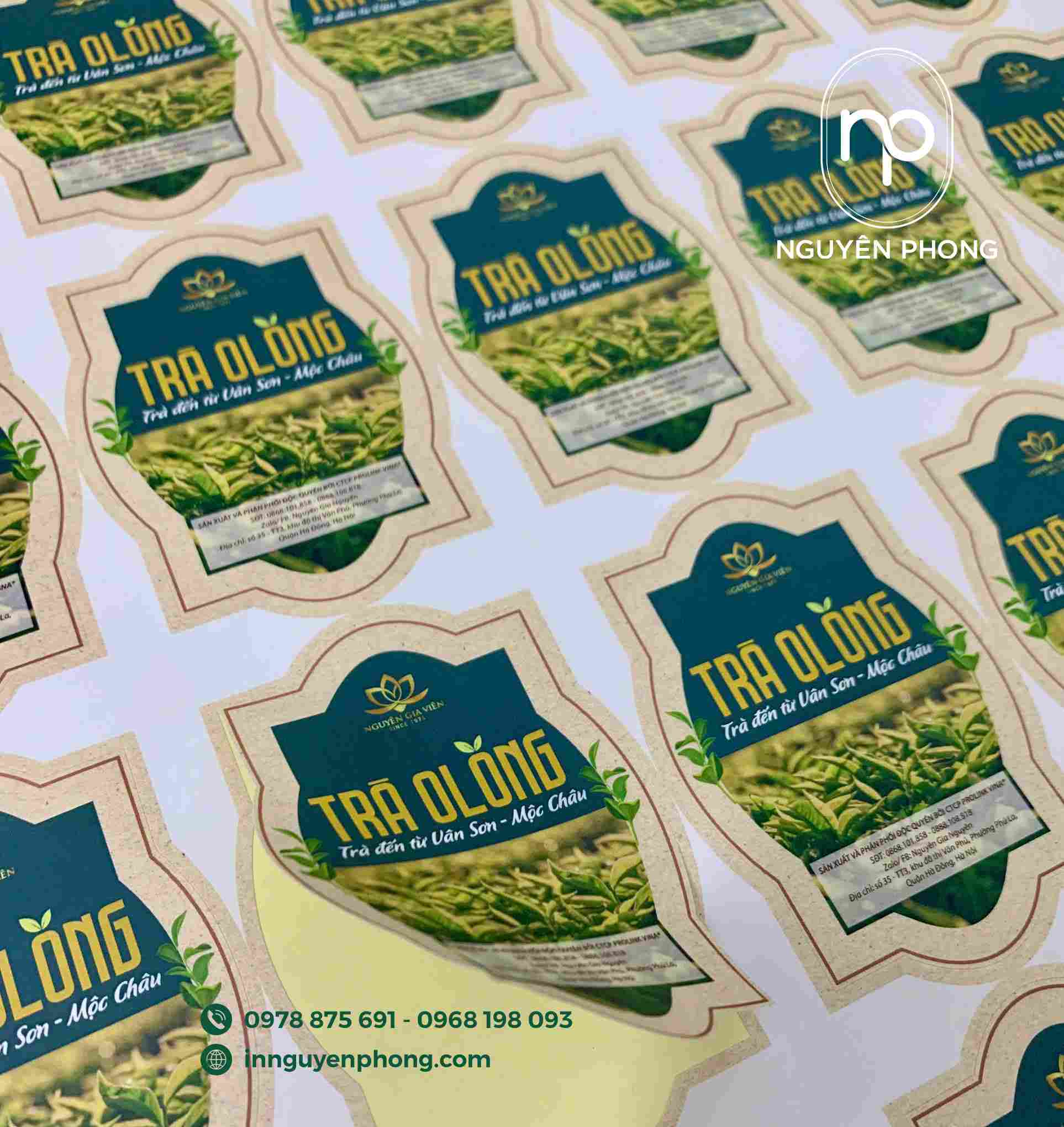 Bế demi trên mẫu tem nhãn dán trà 